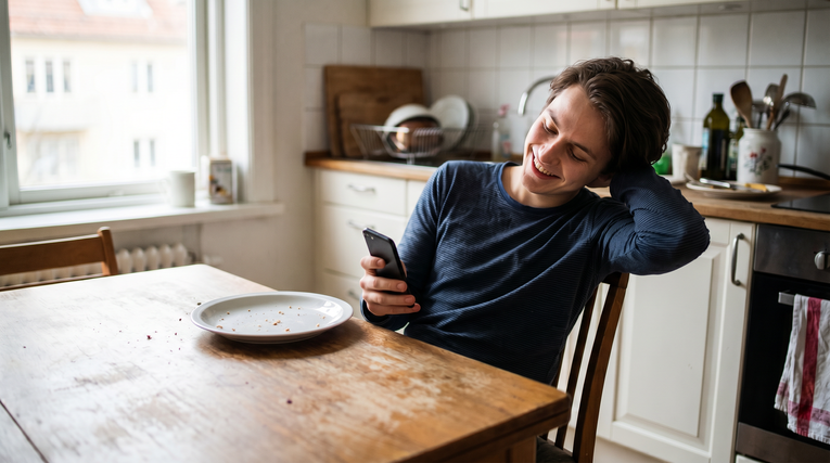 Çfarë ndodh nëse qëndroni ulur për më shumë se një orë pas ngrënies?