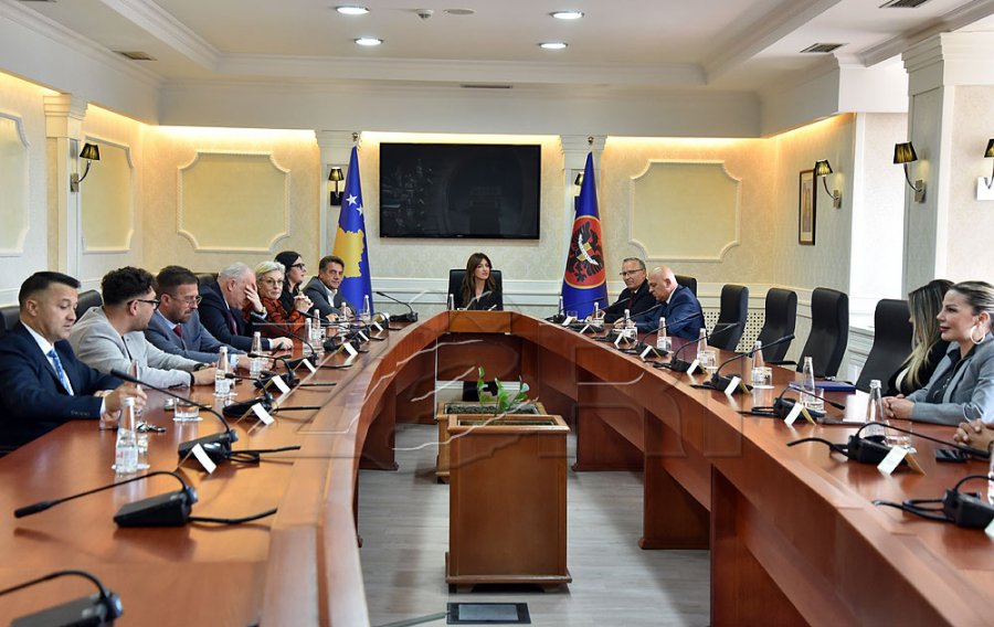 Haxhiu nis takimin me partitë politike për datën e zgjedhjeve