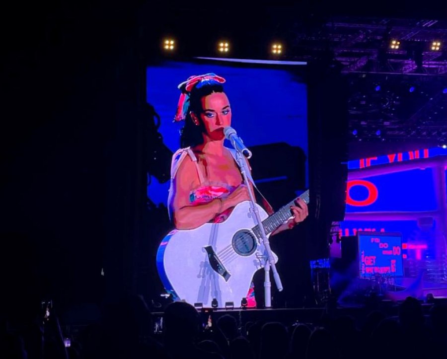 Sunny Hill nis fuqishëm, Katy Perry sjell spektakël të paharrueshëm në Prishtinë