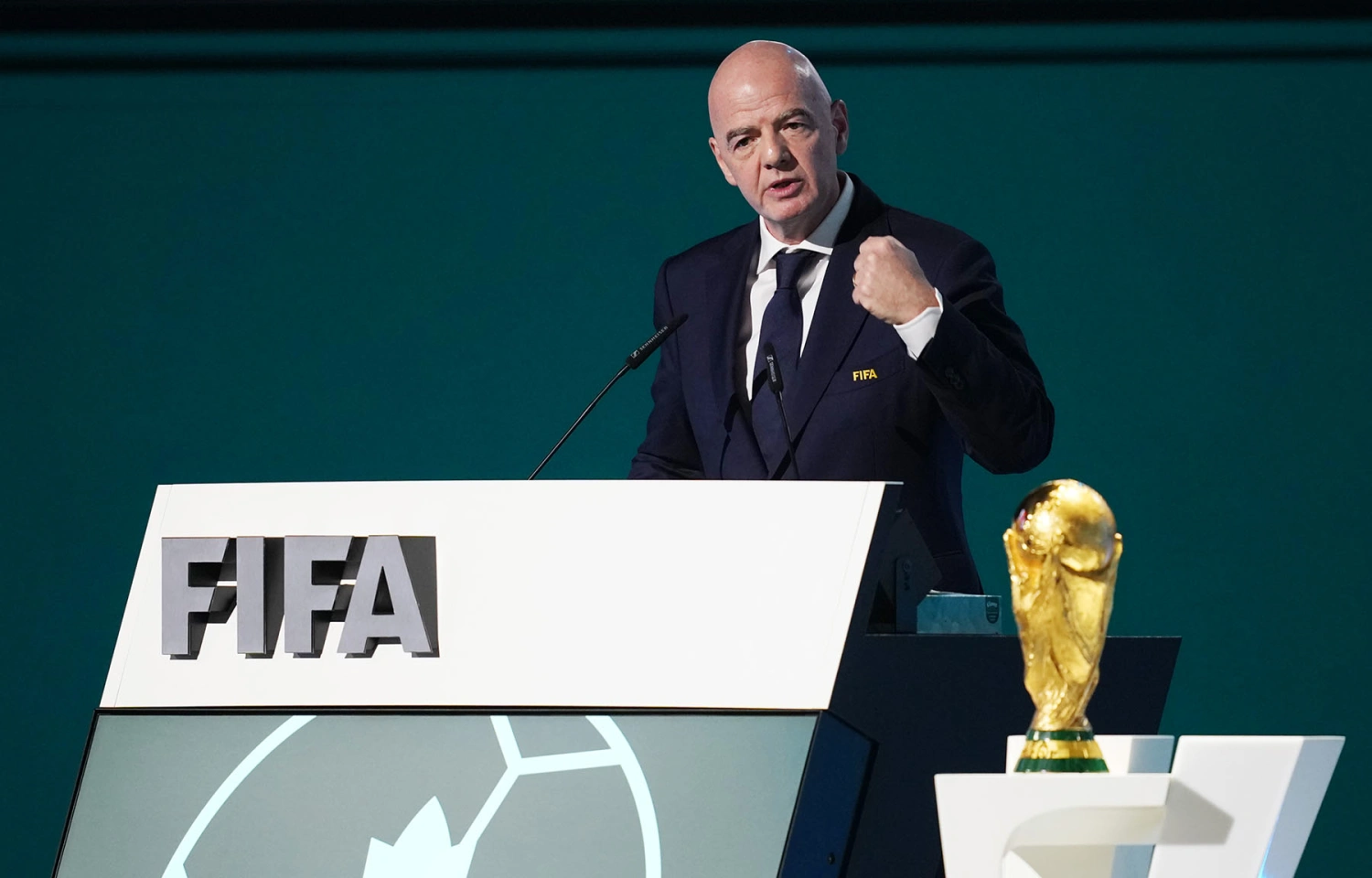 FIFA heq dorë nga plani kontrovers për investime në Kupën e Botës