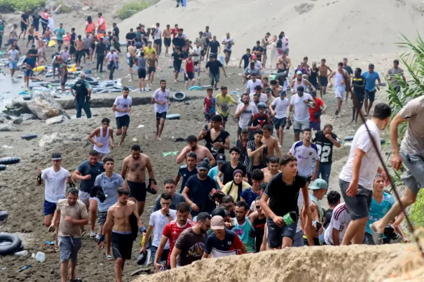 Financial Times: Kush e nxiti valën e emigrantëve drejt Spanjës