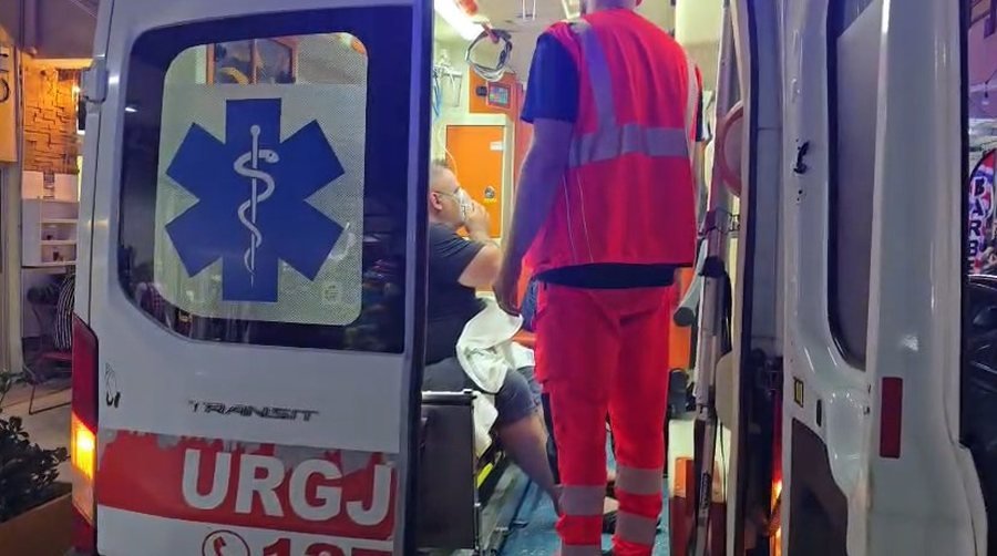 Banesa përfshihet nga zjarri te Shkëmbi i Kavajës, gjashtë persona përfundojnë në spital