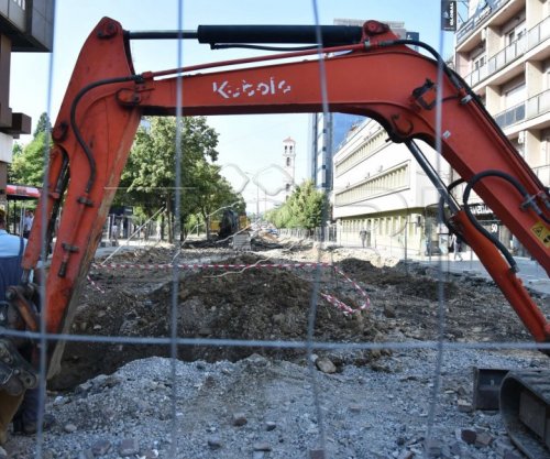 Dëmtohet gypi i ujësjellësit në sheshin “Xhorxh Bush”, ndërpritet furnizimi me ujë