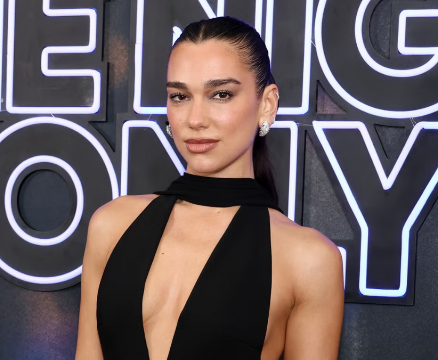 Dua Lipa pushton “Sunny Hill” me muzikë dhe stil, revista prestigjioze e quan “mbretëreshë”