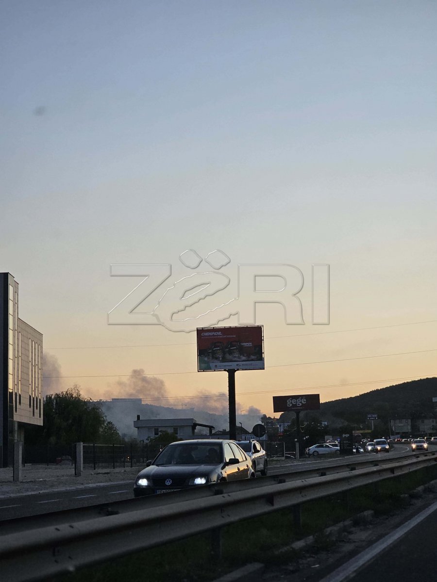 Digjet një veturë në Sllatinë (Video)