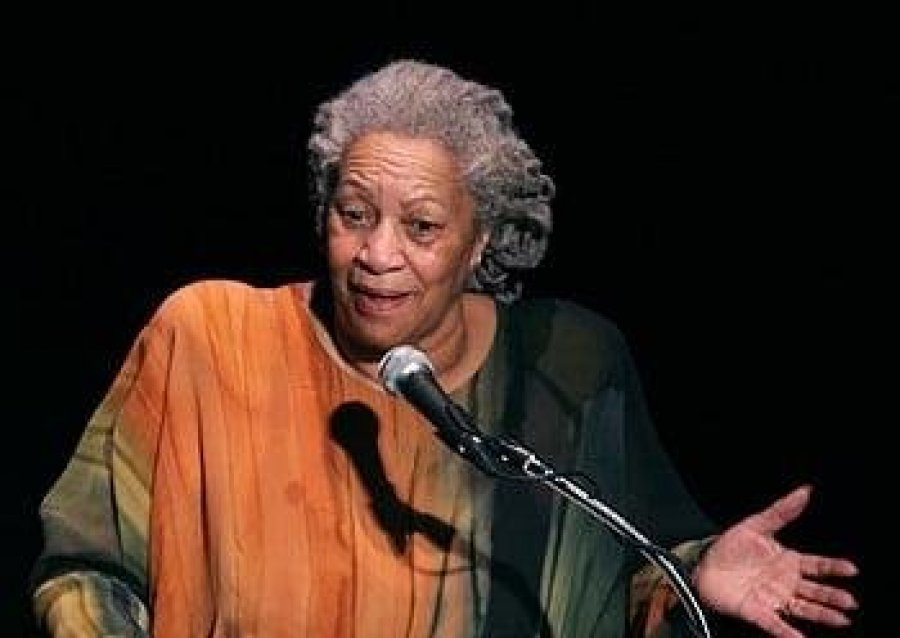 Toni Morrison, zëri i fuqishëm i letërsisë amerikane që u dha zë historive të harruara