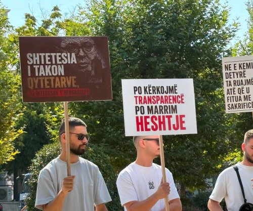 Protestë para Kuvendit për Ligjin e Shtetësisë dhe Nenin 155 të Kushtetutës