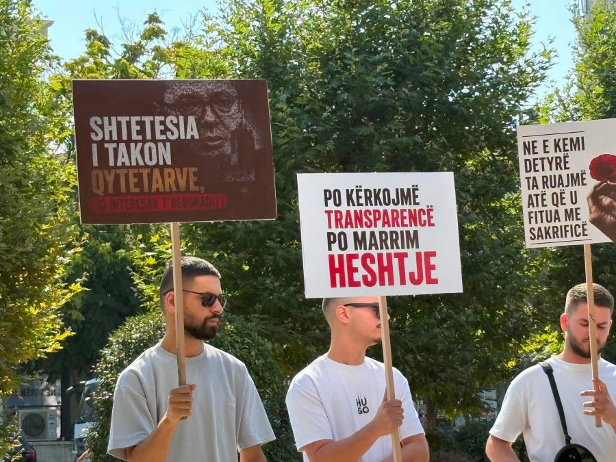 Protestë para Kuvendit për Ligjin e Shtetësisë dhe Nenin 155 të Kushtetutës