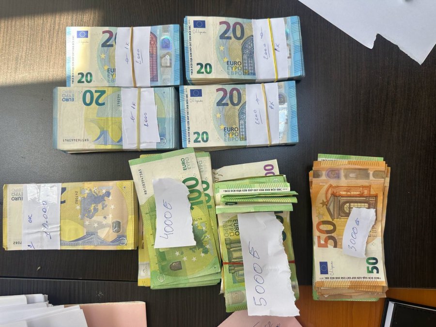 Kapen 30 mijë euro të padeklaruara në Vërmicë, paratë ishin fshehur në kamion