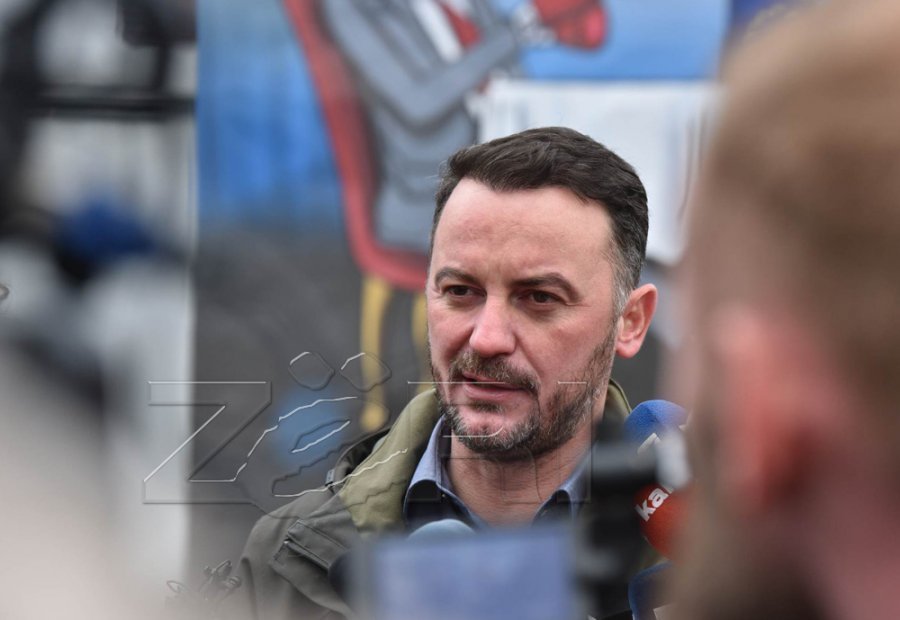 Molliqaj paralajmëron protesta: Autoritarët luftohen, autoritarët largohen