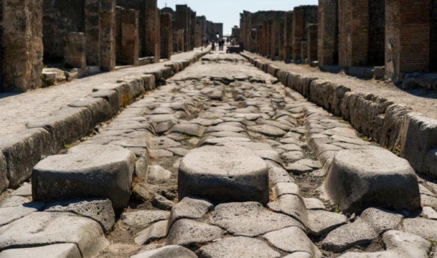 Pompei, qyteti ku këmbësorët kishin vijat e tyre të bardha