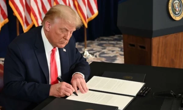 Trumpi nënshkruan urdhrin ekzekutiv, s’ka shtetësi amerikane përmes lindjes së fëmijëve