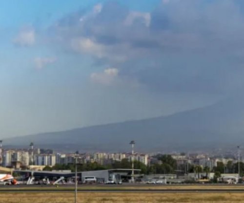 Retë e hirit nga Etna detyrojnë aeroportin e Katanias të pezullojë fluturimet
