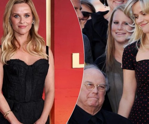 Babai i Reese Witherspoon dërgohet me urgjencë në spital, u gjet i shtrirë pranë pishinës