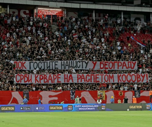 Tifozët e “Zvezdës”, mesazh Vuçiqit: “Derisa ti e pret një nazist, serbët po derdhin gjak në Kosovë”