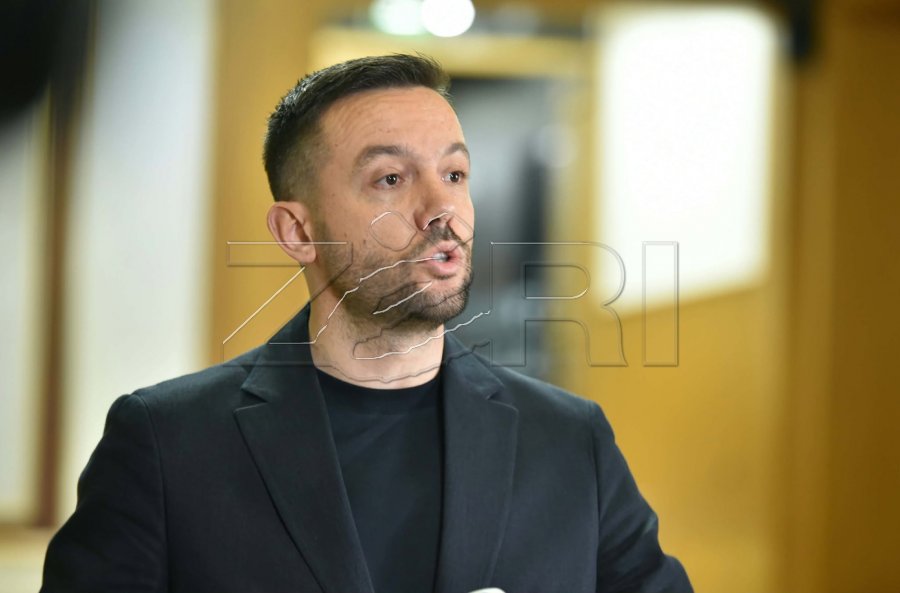 Tahiri: Po cenohet Kushtetuta, Vetëvendosje po e mban vendin në krizë politike