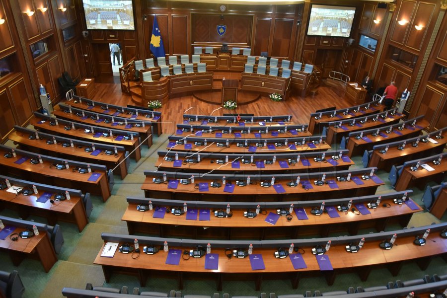 Edhe pas gjysmë ore, nuk nis vazhdimi i seancës konstituive të Kuvendit