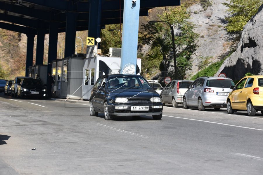Kontrollohet një shtetas i Serbisë në Bërnjak, i gjenden sprej, shufër metalike dhe imitim arme