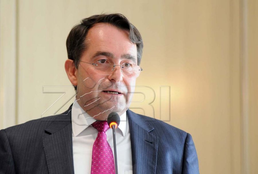 Peci: Në Kosovë qeverisje legale kanë vetëm komunat, jemi shndërruar në bashkësi komunash
