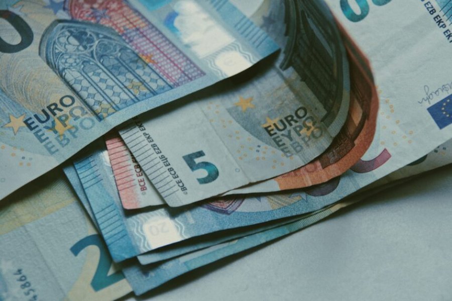 Ku i mbani paratë në shtëpi?, ky detaj mund të ndikojë në fatin financiar