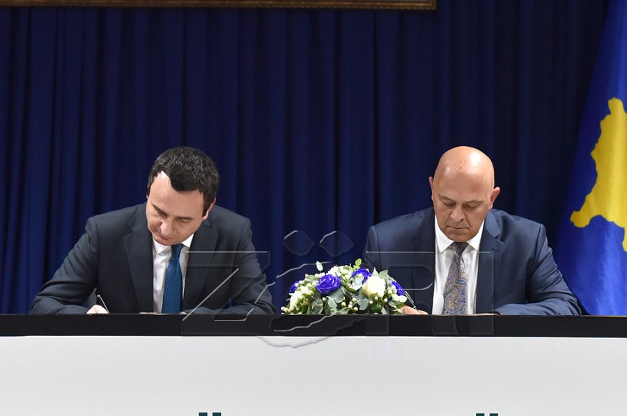 Kurti i drejtohet përmes Whatsapp-it Gjinit për takim