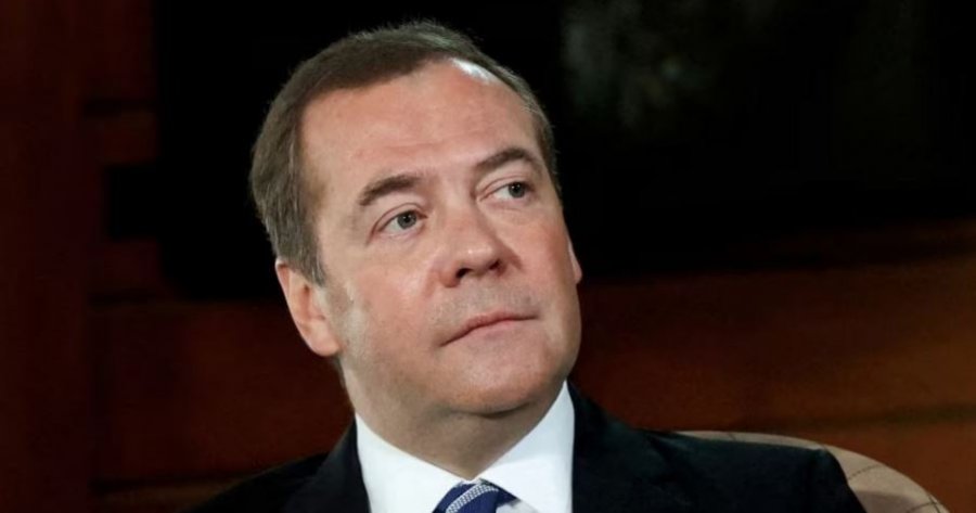 Medvedev: Rusia ka të drejtë të sulmojë çdo anije që transporton mallra për armikun