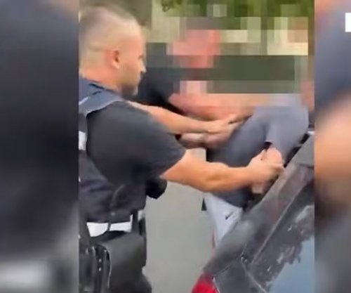 Kapen në flagrancë gjatë shitblerjes së drogës, arrestohen dy të rinj në Tiranë