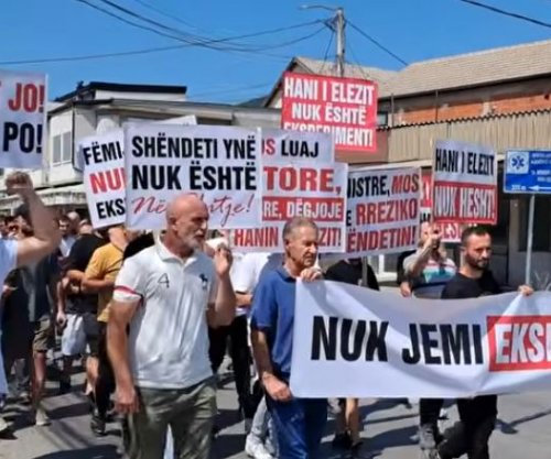 Në Han të Elezit protestohet kundër djegies së gomave në fabrikën e çimentos
