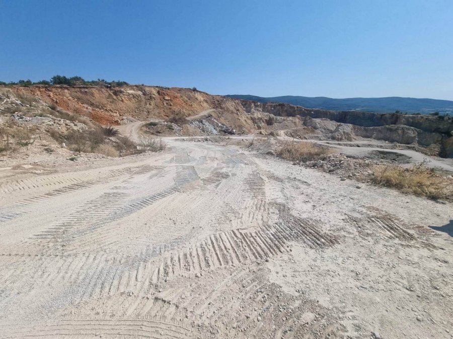 Ndalohen punimet në 9 gurthyes ilegalë në Suharekë dhe Skenderaj