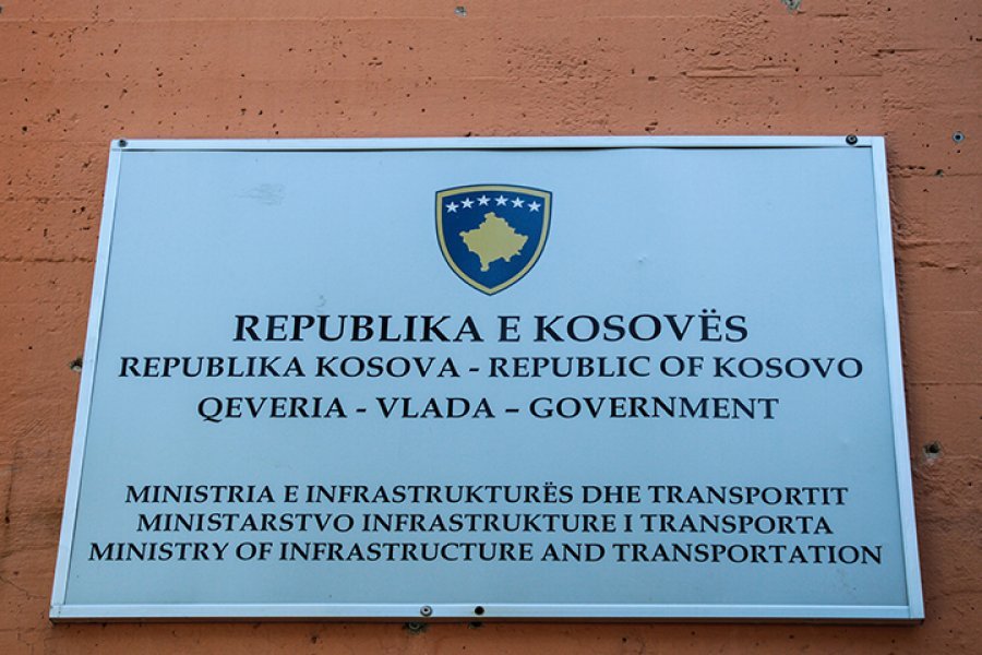 Ministria e Infrastrukturës pezullon nga detyra zyrtarët ndaj të cilëve u ngrit aktakuzë për keqpërdorim detyre