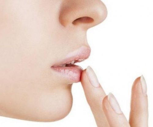 Metoda natyrale për të shëruar tharjen e buzëve