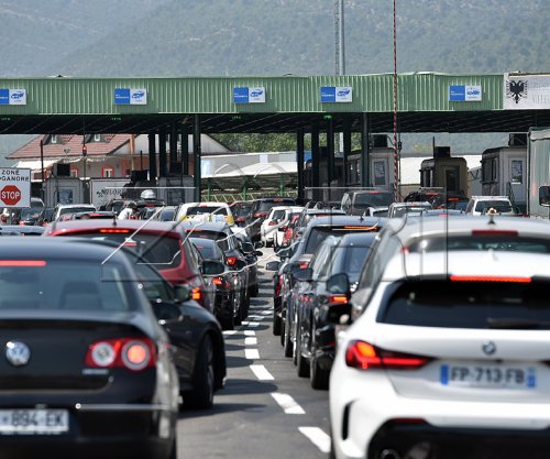 Fluksi në kufi: Deri në 40 minuta pritje në dalje të Muçibabës