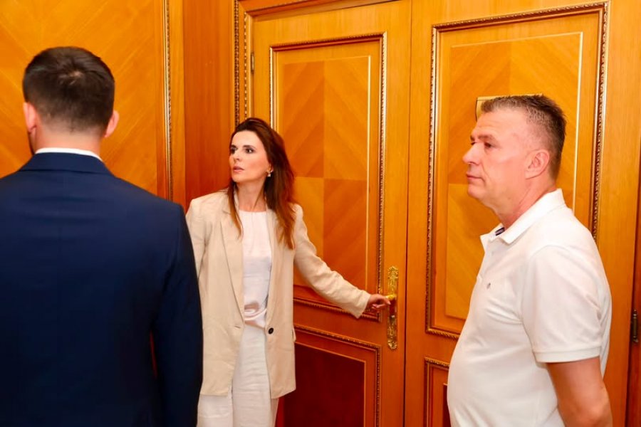 PDK: Dyert e Kuvendit të mbyllura, Republika po mbahet peng nga Kurti