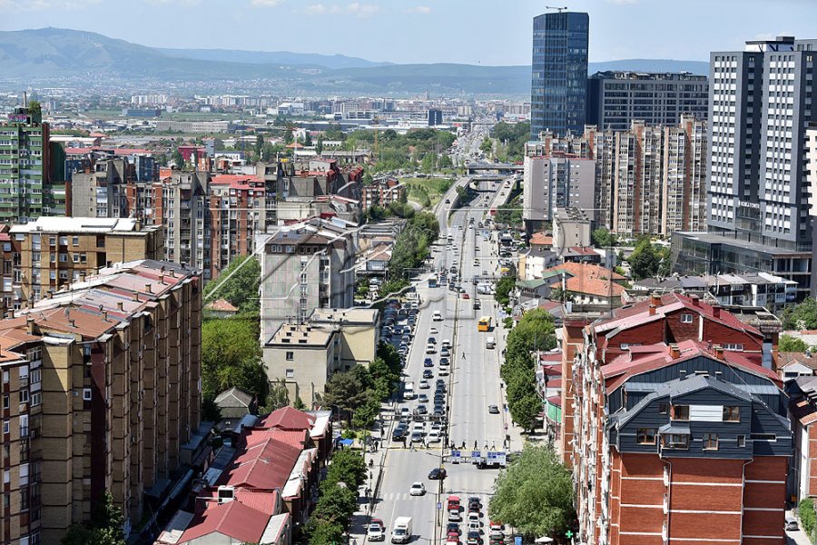 Shahini: Kosova në krizë, kërkohet unitet politik për të shpëtuar ekonominë nga bllokadat dhe vendimi i Hagës