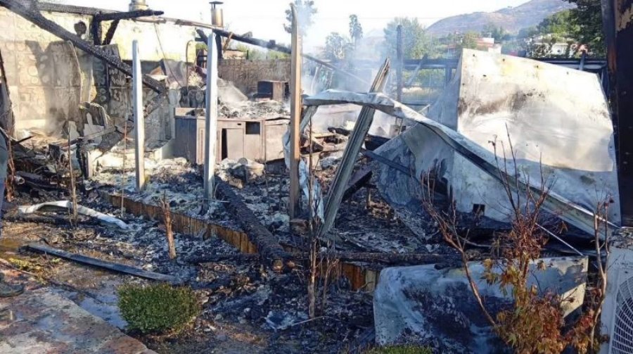Pas hotelit në Vlorë, një tjetër resort turistik bëhet shkrumb e hi në Sarandë 