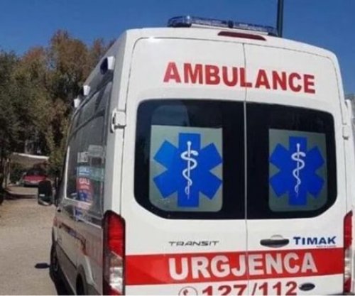 Plagoset me thikë një person në Durrës