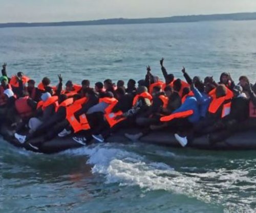 Shpëtohen rreth 100 emigrantë pas defektit të gomones në La Mansh