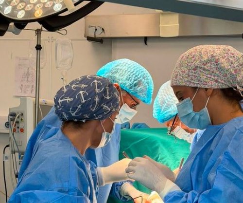 Intervenim i rrallë dhe kompleks në QKUK, 23-vjeçarit i hiqet tumori 3.5 kilogramësh 