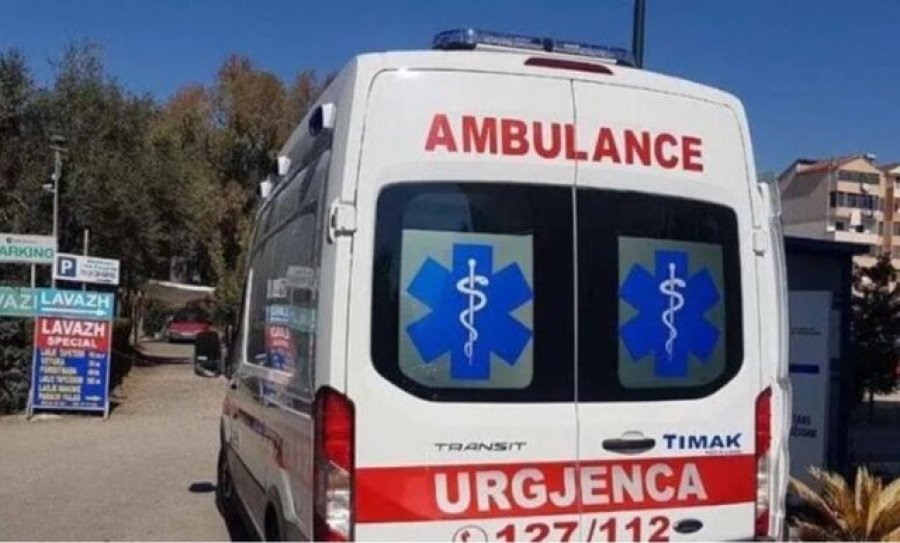 Plagoset me thikë një person në Durrës
