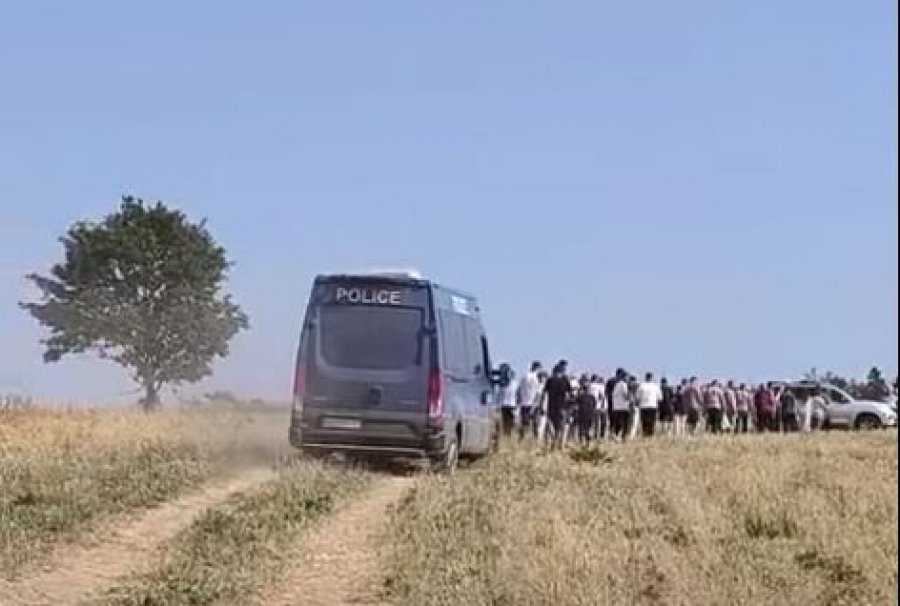 Protestë në Zagori të Vushtrrisë kundër ndërtimit të kishës, policia në vendin e ngjarjes [video]