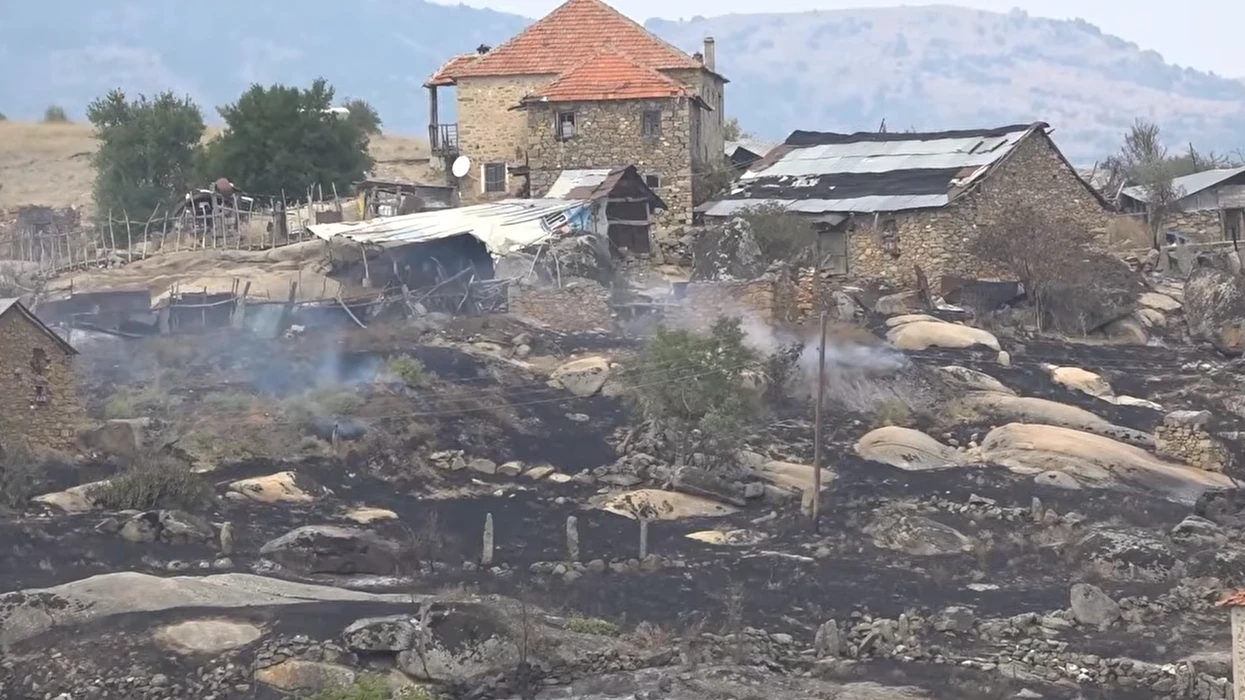 Digjen 15 shtëpi dhe objekte në fshatin Çanishtë afër Prilepit, zjarri ende aktiv