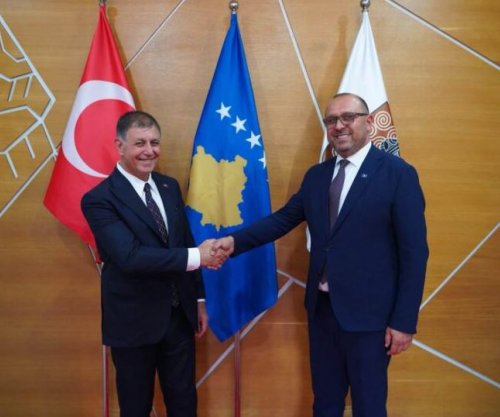 Cemil Tugay takohet me nënkryetarin Dushi, diskutohet thellimi i bashkëpunimit me Izmirin