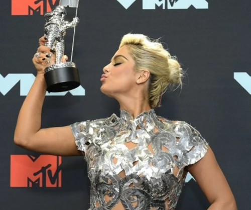 Bebe Rexha mori nominimin e parë si artiste e pavarur në “MTV Video Music Awards”