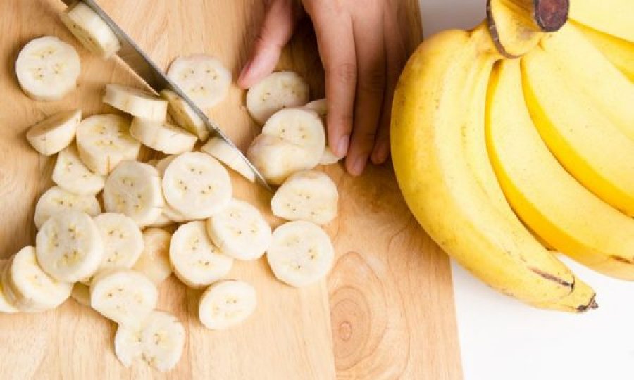 Shpërlani bananet me ujë para se t’i hani