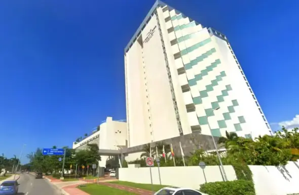 Vdes turistja amerikane, bie nga kati i 18-të i hotelit në Meksikë