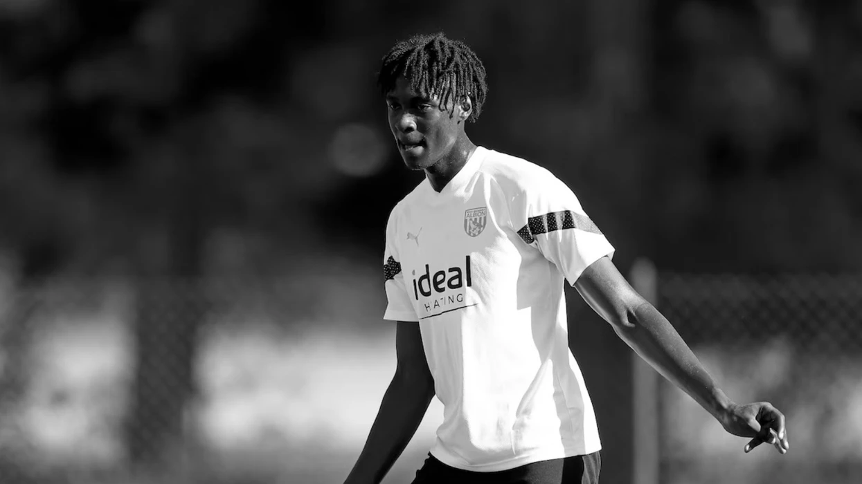 Futbolli në zi, futbollisti 25-vjeçar vdes në mes të ndeshjes