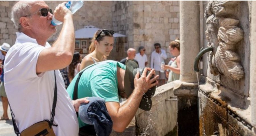 Greqia përfshihet sërish nga vala e të nxehtit, temperaturat mund të kalojnë 42°C