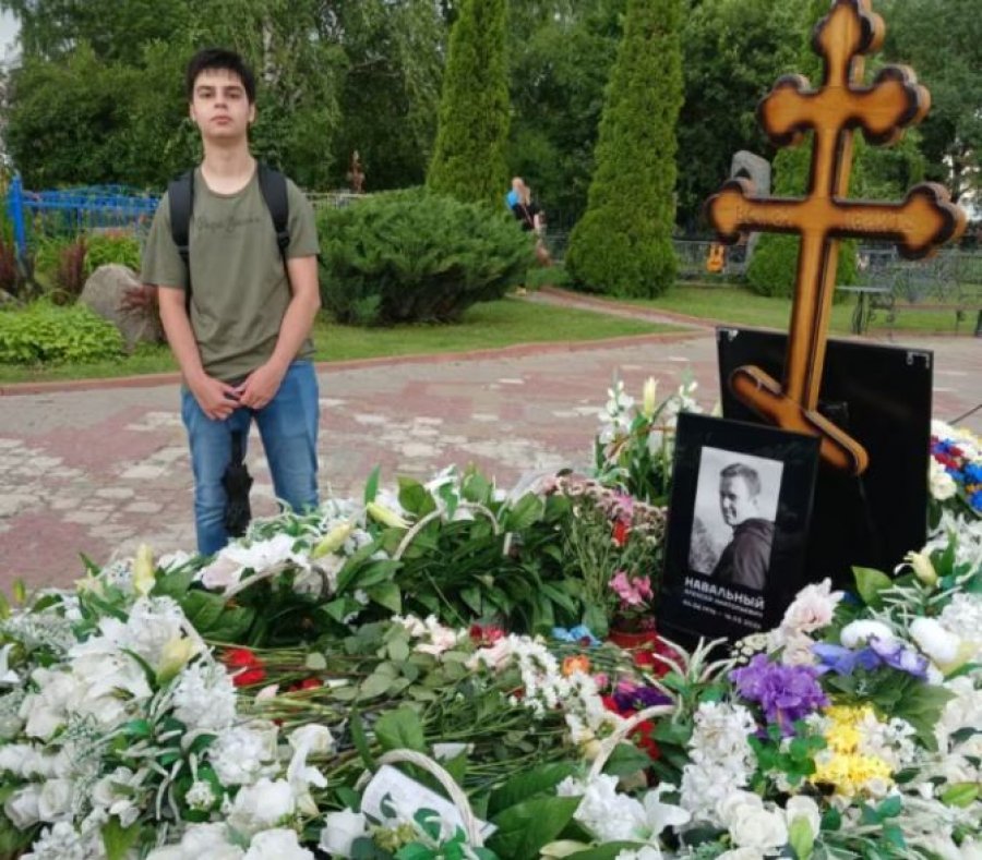 Një nga të burgosurit politikë më të rinj të Rusisë mbush 18 vjet dhe përballet me akuza të reja