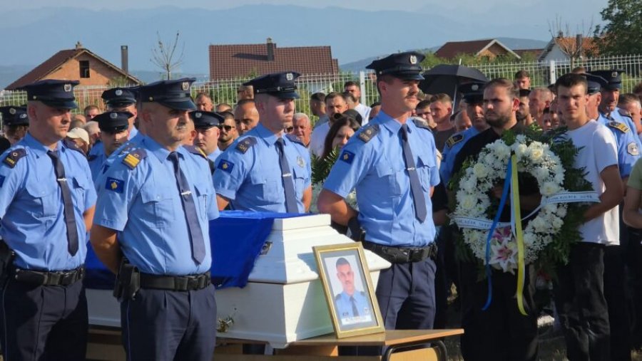 Malisheva i dha lamtumirën e fundit policit të saj, Altin Kryeziu