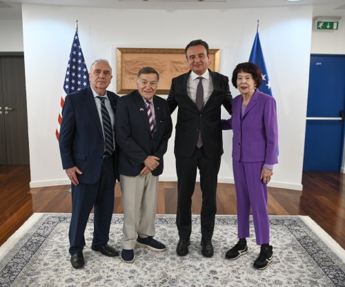 Joe dhe Shirley DioGuardi marrin shtetësinë, Kurti: Miq të vjetër të Kosovës